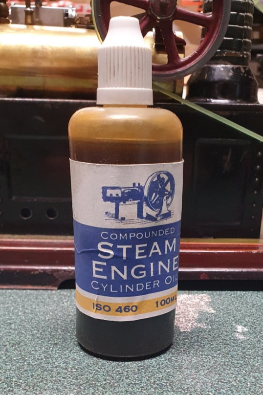 Compounded steam oil used in model steam engines